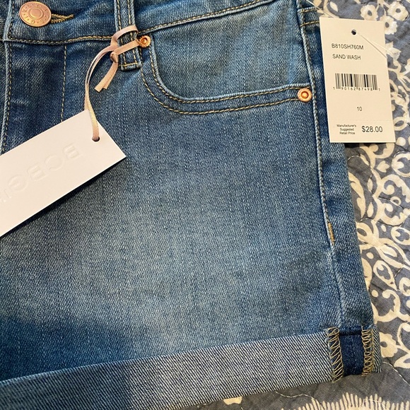 BCBG Stretch Denim Roll Cuff Short - Picture 4 of 5